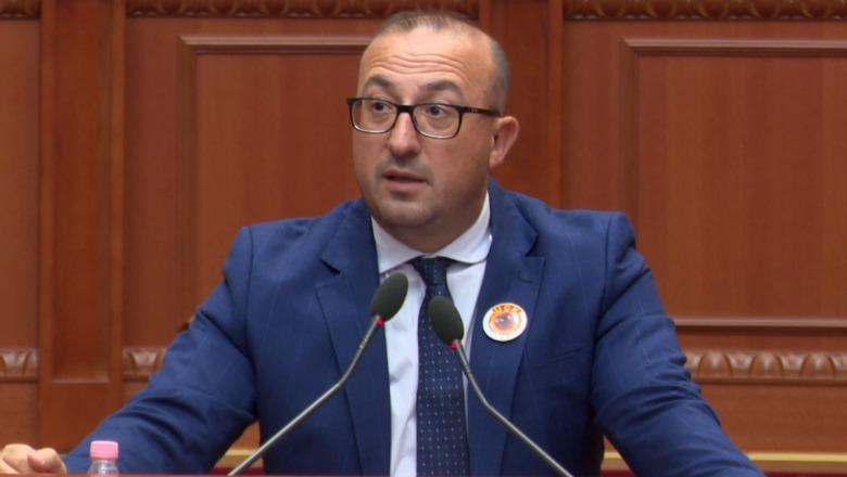 Korreshi ironizon Qeverinë: Ne nga fshati jemi akoma te parmenda, ju po na çoni te inteligjenca artificiale! Patronazhistët dinë nëse i kemi prerë thonjtë apo jo