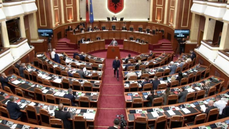 Kuvend/ Nisin diskutimet për pagat e magjistratëve! PS propozon rritje sa 2% e pagës së Presidentit! Bardhi: Puç kushtetues, po vihen në pikëpyetje themelet e shtetit
