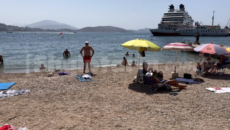 VIDEO/ Nuk do ta besoni si duket Saranda në shtator! Me qindra turistë nga Portugalia, Brazili e Franca: Plazhe të mrekullueshme
