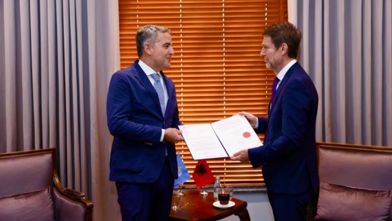 Hoxha takim me përfaqësuesin e ri të OBSH-së në Shqipëri: Partneritet për zhvillimin e mëtejshëm të shërbimit të kujdesit shëndetësor