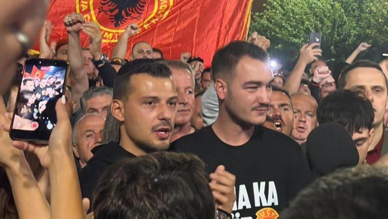  'Kush është trim, kush është djal, sot atdheut zot me i dal', Shqiptarët në Prishtinë këndojnë njëzëri kundër vendimit të Speciales
