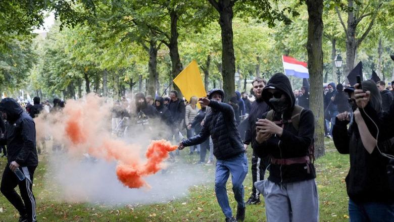 Protesta nacionaliste kundër emigracionit në Hagë del jashtë kontrollit! Përplasje të dhunshme mes demonstruesve dhe policisë