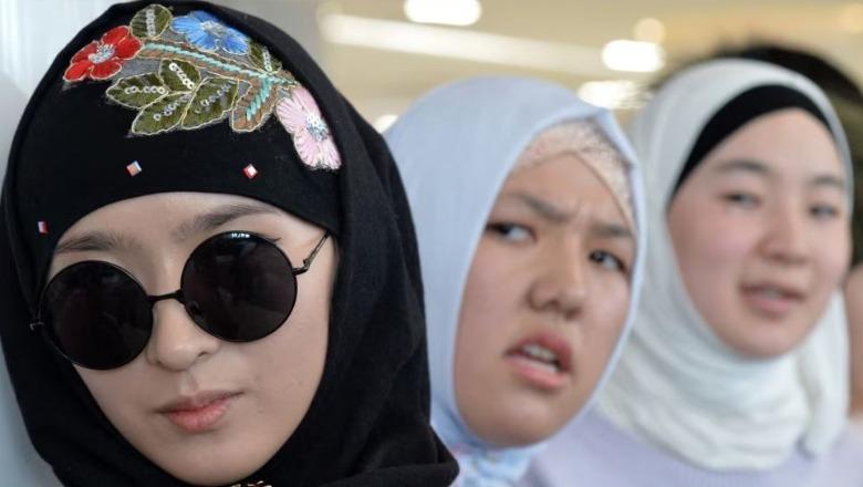 Analiza: Me rihapjen e shkollave ndizet edhe debati për hixhabin në Azinë Qendrore