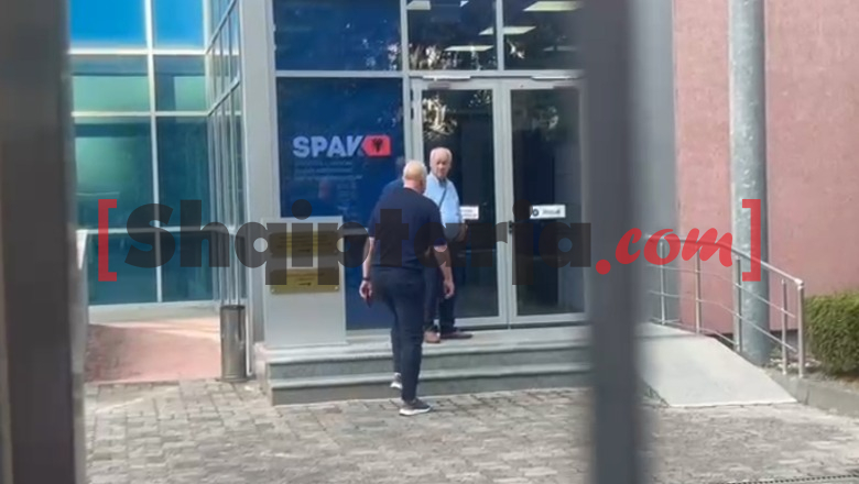 Balluku dyshohet se fshehu dy vila në emër të tij, Igli Tare paraqitet sërish në SPAK (VIDEO)