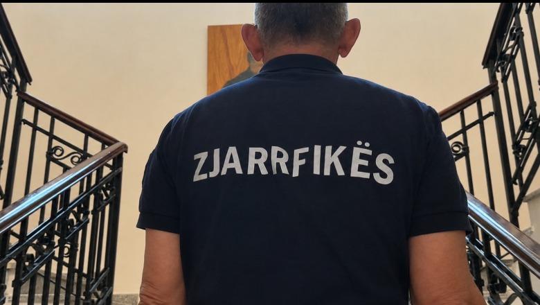 Zjarrfikësit e Vlorës takojnë drejtuesit e Bashkisë, dorëzojnë 5 kërkesa për pagat dhe orët shtesë: Zbatoni të drejtat që na takojnë me ligj