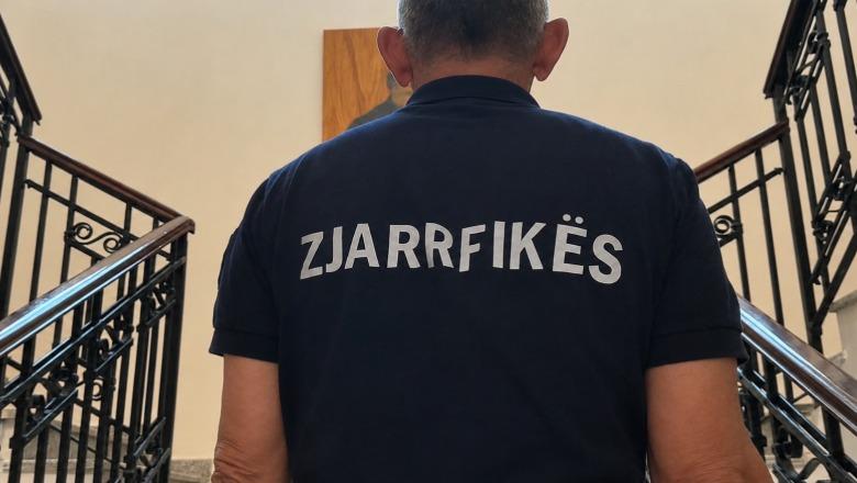 Zjarrfikësit e Vlorës takojnë drejtuesit e Bashkisë, dorëzojnë 5 kërkesa për pagat dhe orët shtesë: Zbatoni të drejtat që na takojnë me ligj