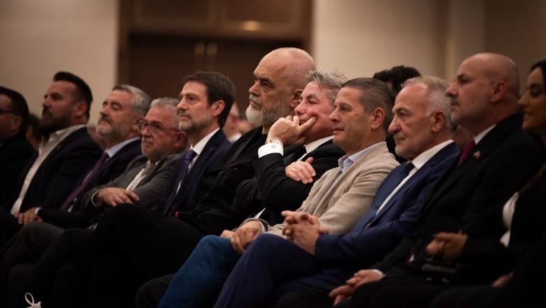 Takimi me shqiptarët në Michigan, ministri Hoxha: Së shpejti hapim Konsullatën e Përgjithshme në Detroit, shteti më pranë qytetarit me shërbime konsullore më të mira