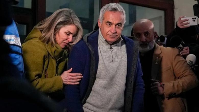 Ish-kandidati për president në Rumani ndalohet nga prokuroria, dyshohet se mashtroi një biznesmen me mbi 1.1 milion euro