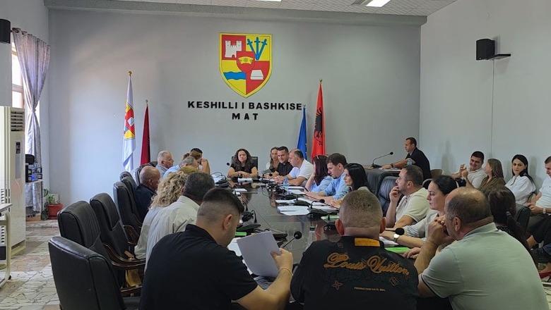 Territorialja/ Këshilli i Bashkisë Mat jep 'ok'  për bashkimin me Klosin, 14 vota pro për draftin e mazhorancës