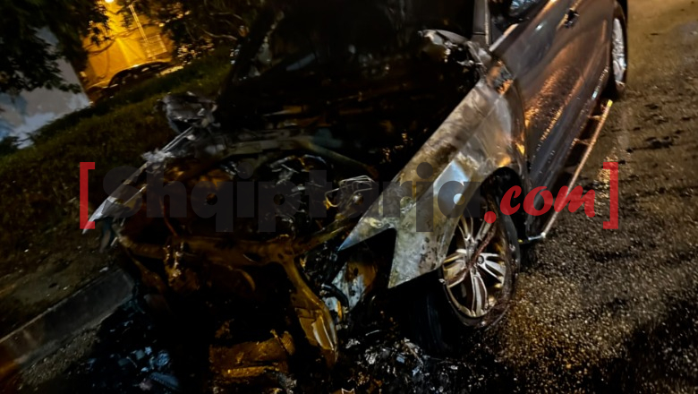 Vlorë/ Automjeti përfshihet nga flakët, dyshohet për zjarrvënie të qëllimshme