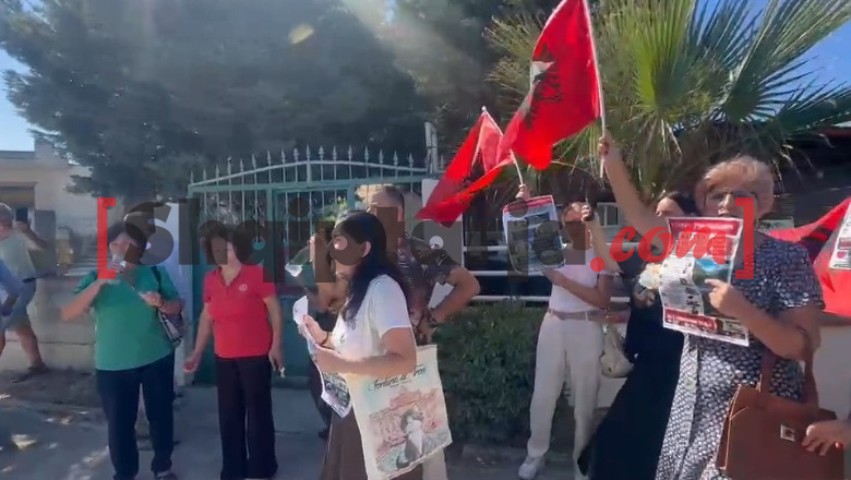 Protestat në sheshin para kryeministrisë, eurodeputetët vizitojnë Zvërnecin (VIDEO)