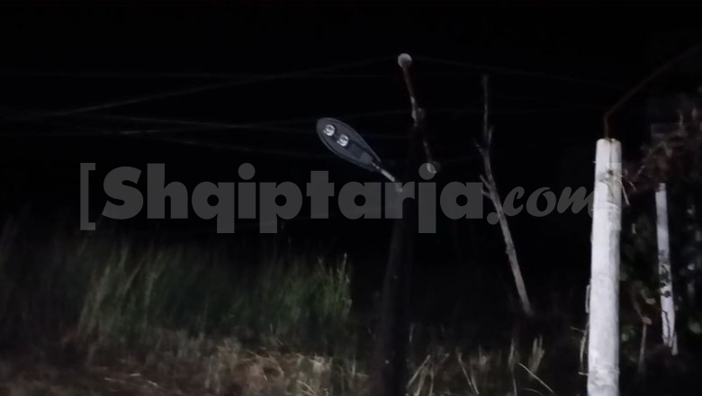 Elbasan/ 8 fshatra pa energji elektrike, shkak rrëzimi i një shtylle elektrike
