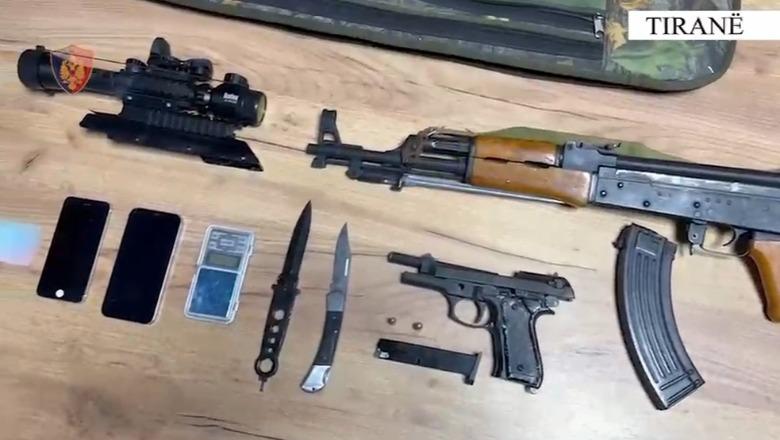  Me armë zjarri në shtëpi, 2 të arrestuar në Tiranë e Krujë! Sekuestrohen pistoletë, kallashnikov e shënjestër optike (EMRAT)