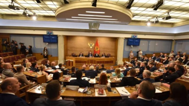 Ngushëlloi familjen e Ratko Mlladiçit, dështon seanca për shkarkimin e kreut të Kuvendit të Malit të Zi