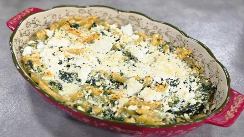 Makarona me spinaq dhe gjizë në furrë nga zonja Mirela / Recetë në 10 minuta