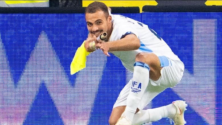 Futbollisti i Izraelit ‘shkrep armën’ gjatë festës në Ligën e Kombeve, arbitri e përjashton nga fusha
