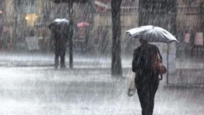 Kukësi përfshihet nga reshje shiu, bien djeshëm temperaturat! Në zona të caktuara rrezikohet rënia e gurëve dhe rrëshqitja e dherave