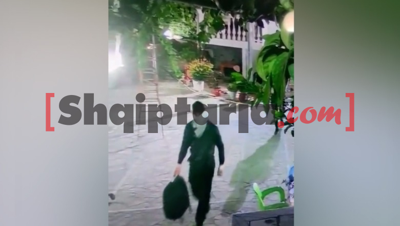 Grabitën 1.5 mln lekë në shtëpinë në Shelegar të Sarandës, videoja kur hajdutët kapërcejnë murin dhe largohen me çantën me para