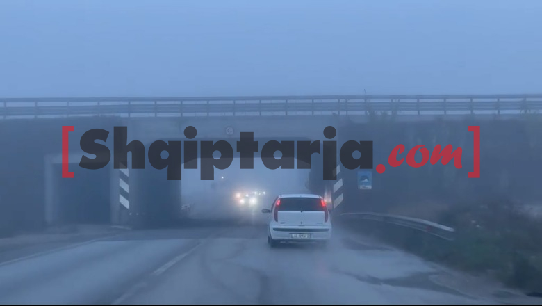 VIDEO/ Mjegulla e dendur mbulon Krujën, shikueshmëri e ulët në rrugë