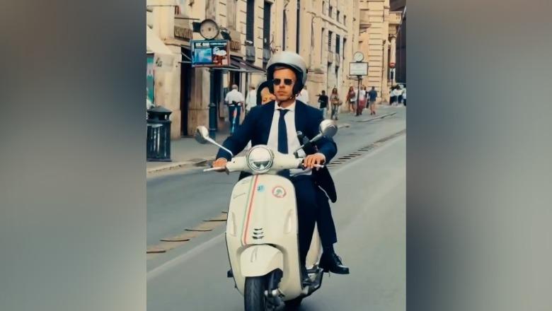 Një xhiro me Vespa rrugëve të Romës, kryeministri hungarez shijon ‘dolce vita’-n në Qytetin e Përjetshëm