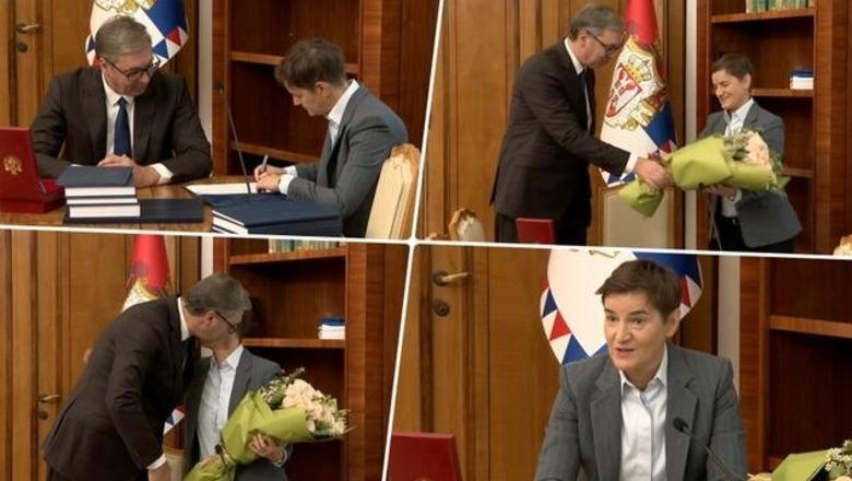 Pas dorëheqjes, Aleksandër Vuçiç i dorëzon detyrën kryetares së Kuvendit Ana Bërnabiç: Gëzuar ditëlindjen dhe paç fat!