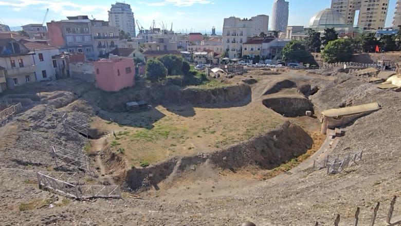 Historia e pazakontë e Amfiteatrit të Durrësit,  një rebesh shiu çoi arkeologët drejt zbulimit të monumentit antik 60 vite më parë
