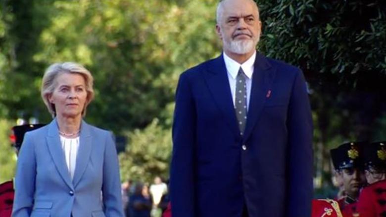 Ursula Von der Leyen mbërrin te Kryeministria, takohet me Ramën