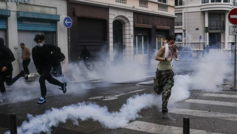 Protesta në mbi 300 shkolla të Francës, 625 persona të ndaluar, 119 nxënës dhe 83 policë të plagosur në 1 javë! Drejtori në Marsejë sulmohet dhe spërkatet me benzinë 