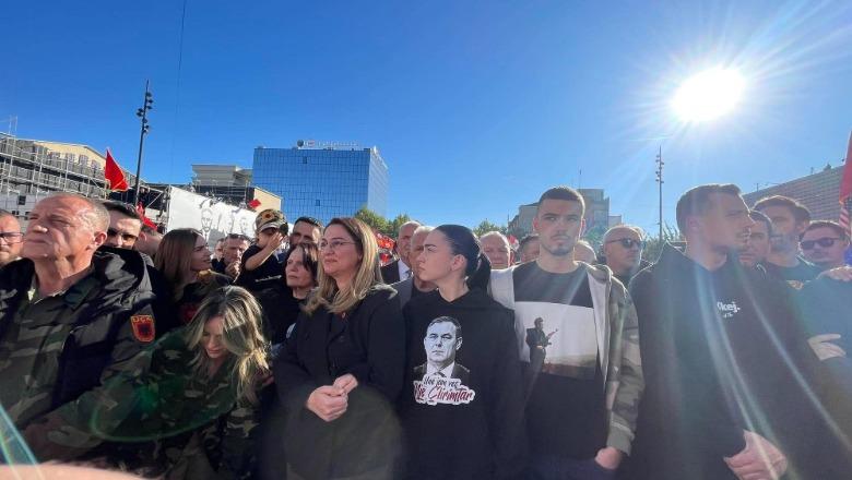 Jo në emrin tim', familjarët e Thaçit, Veselit, Krasniqit dhe Selimit i bashkohen protestës në Prishtinë