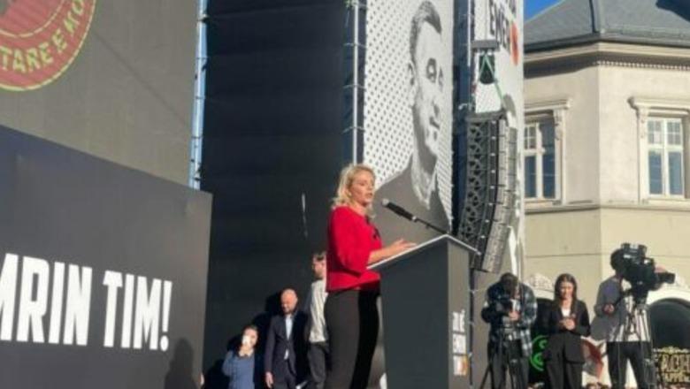 'Babai im nuk dha jetën që ne të heshtim', vajza e dëshmorit Lec Gradica mesazh nga protesta në Prishtinë: Drejtësia s'duhet të ketë standarde të dyfishta