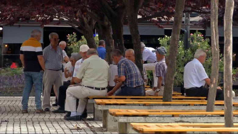 Të moshuarit mbajnë tregun e punës, 145 mijë të punësuar mbi 64 vjeç: Pensioni s'na del! Shkaqet, emigracioni dhe mungesa e përvojës profesionale