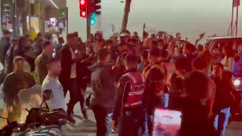 Po marshonin drejt Policisë së Tiranës, protestuesit përplasen me 'Shqiponjat' në rrugët e kryeqytetit