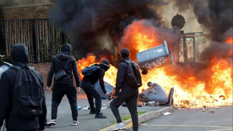 Franca ‘zien’ nga protestat e gjimnazistëve, mbi 1763 të arrestuar, pjesa më e madhe të mitur! Drejtori i shkollës në Marsejë spërkatet me benzinë