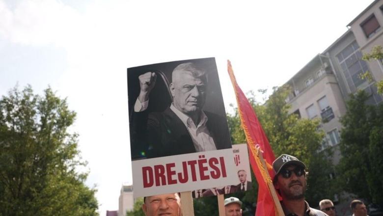 Protestat kundër vendimit të Hagës për dënimin me 81 vite burg të 4 ish-krerëve të UÇK, BE: Tubimet paqësore, e drejtë themelore në një shoqëri demokratike
