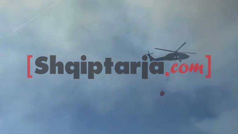 Zjarret/ Flakët përhapen me shpejtësi në Galush dhe Gjevur të Peqinit, një helikopter ndërhyn nga ajri! Situatë edhe në Manati të Lezhës (VIDEO)
