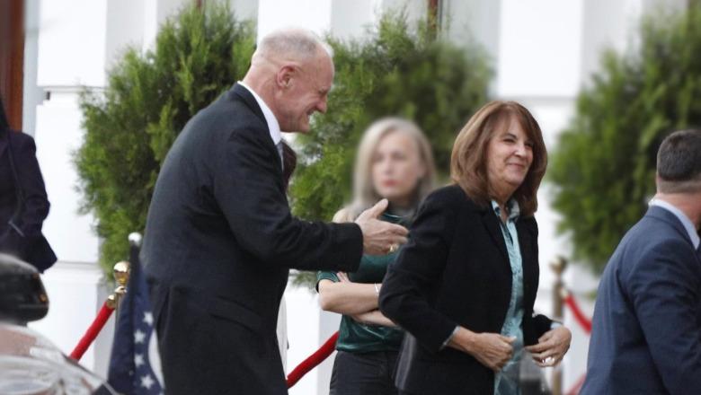 Pritja e parë e ambasadorit të ri amerikan Wendt, marrin pjesë politikanë të majtë e të djathtë! Berisha mbetet ‘Non grata’, s’ka ftesë