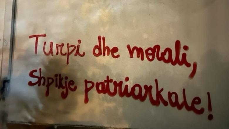 ‘Turpi dhe morali, shpikje patriarkale!’ Shkrime në mur për videot intime të artisteve, reagime në rrjet: Viktima të shkeljes së privatësisë dhe dinjitetit
