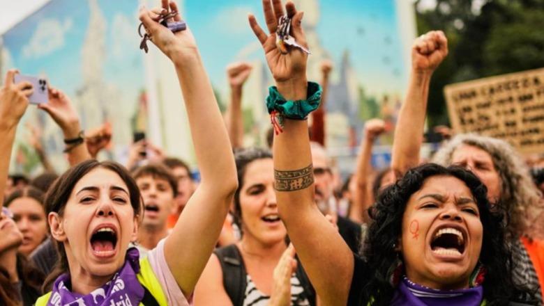Qiratë mbi 1,300 euro/muaj, spanjollët protestojnë me çelësa në duar ! Përleshje dhe arrestime në Valencia, paralajmërohet grevë e përgjithshme