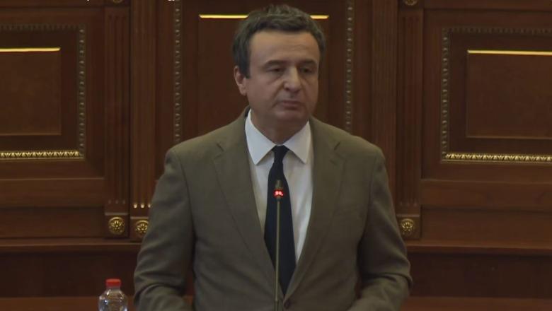 Dënimi i ish-krerëve të UÇK-së, nis seanca në Kuvendin e Kosovës për ndryshimin e ligjit për Gjykatën Speciale! Qytetarët protestë para Parlamentit