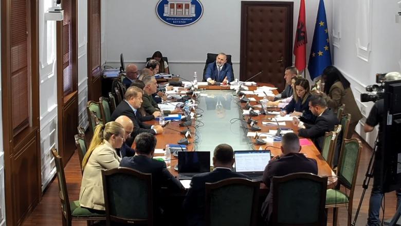 Territorialja/ Blushi te ‘Ligjet’: Urdhër kriminal, ndërprisni mbledhjen ose deklaroni që jeni pengje të Ramës! Manja: Po ti ça elektorati ke? Kujt i flet, vetes?