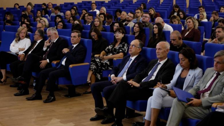 Viti i ri akademik/ Rakipi-magjistratëve të ardhshëm: Mos u ndikoni nga pushteti! Ambasadorja e BE: Drejtësia ka ende punë për konsolidim