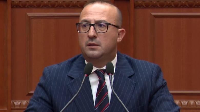 Korreshi ironi për ‘Praninë besnike’: E premte e zezë, shënoni problemet e zgjidhni opingat! Në Lushnje plehrat digjen ditën për diell, vjen era kërmë