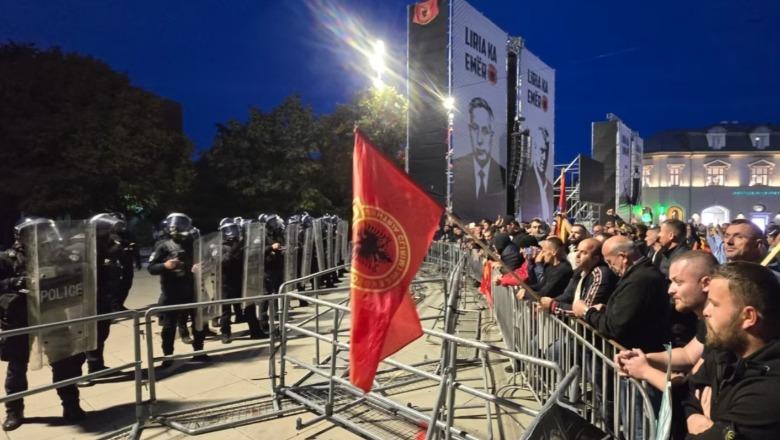 Tensionohet situata në Kosovë, kërkohet votimi përfundimtar i ligjit për Specialen! Përleshje me Policinë e gaz lotsjellës, Kurti-Hamza mbyllin takimin pa marrëveshje