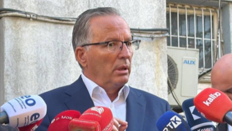 Protesta për Specialen në shesh, kreu i PDK-së Bedri Hamza niset drejt Kuvendit