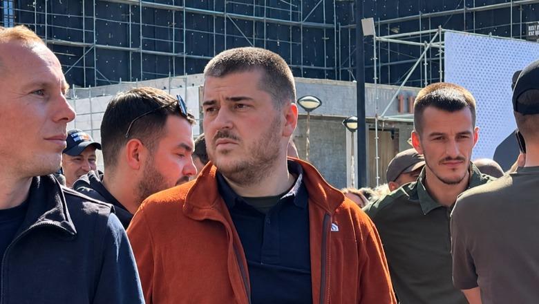 U arrestua dje gjatë përplasjeve në Prishtinë, nipi i Hashim Thaçit rikthehet sot në protestën për Specialen