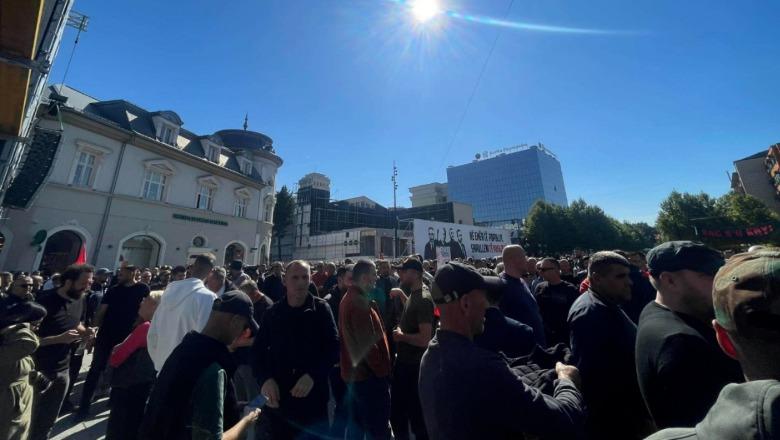 Orë vendimtare për Kosovën/ Sot afati i fundit për presidentin ose vendi shkon sërish në zgjedhje! Nis protesta për Specialen: Ose votoni ligjin, ose dilni në zgjedhje me vulën e turpit! (VIDEO)
