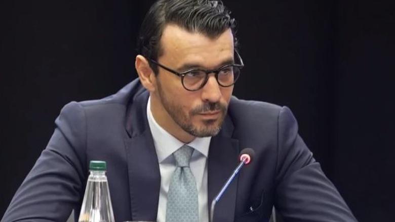 Shërbimi hekurudhor në Tiranë-Durrës-Aeroporti i Rinasit do të ofrohet nga privati, nisin takimet konsultative, Karakaçi: Brenda vitit edhe fituesi i Durrës-Rrogozhinë
