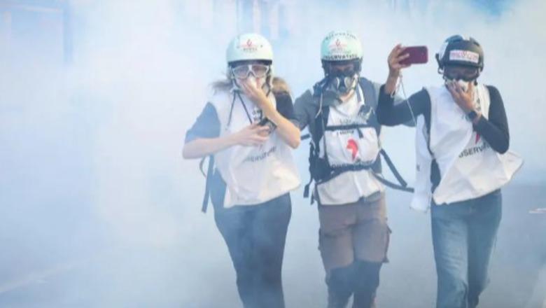 Franca në revoltë, mbi 450 mijë studentë në protesta! Përplasje në Paris, barrikada në Strasburg e Lion, Macron mbledh ministrat, reagon edhe Trump: Nuk është çështje shkollash, por e islamit