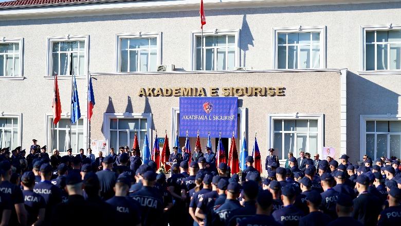 Ceremonia e nisjes së studimeve bachelor ‘Siguria dhe Hetimi’, Demo: Uniforma e shtetit është përgjegjësi, jo privilegj
