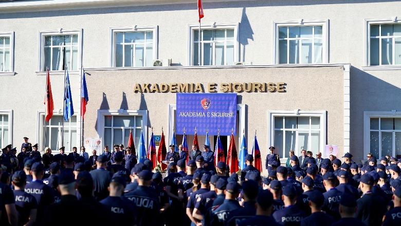 Ceremonia e nisjes së studimeve bachelor ‘Siguria dhe Hetimi’, Demo: Uniforma e shtetit është përgjegjësi, jo privilegj